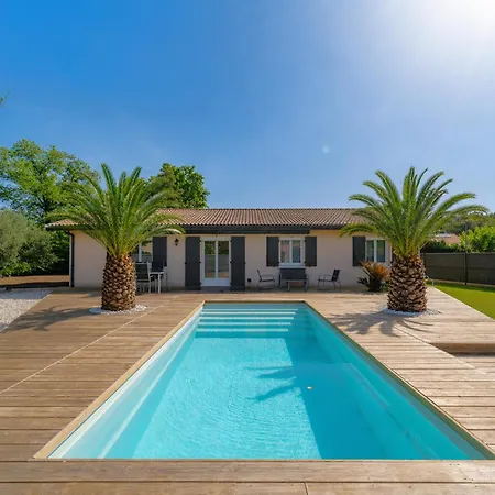 Holiday home Maison Familiale Avec Piscine - 6 Pers. - Fr-1-319-649 *