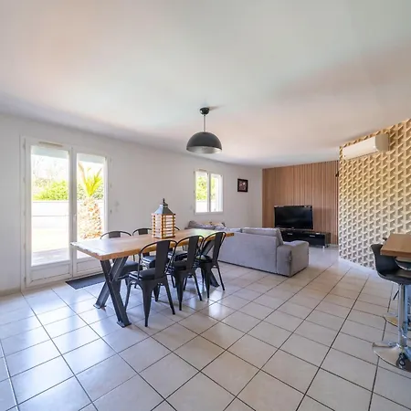 Maison Familiale Avec Piscine - 6 Pers. - Fr-1-319-649 Holiday home *