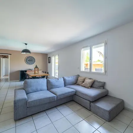 Holiday home Maison Familiale Avec Piscine - 6 Pers. - Fr-1-319-649